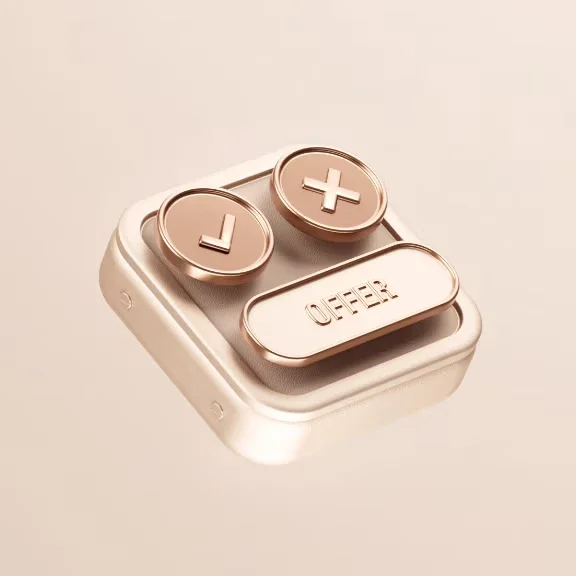 Drei Bedienknöpfe in Roségold und Creme mit Haken, Kreuz und der Aufschrift Offer, als Objekt inszeniert