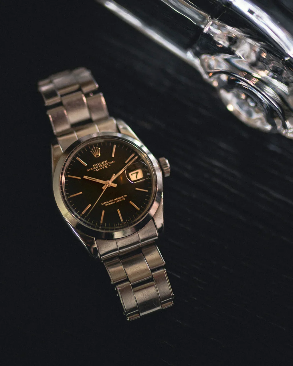 Rolex Oyster Perpetual Date Ref. 1500 mit schwarzem Zifferblatt und Oyster-Armband aus Stahl